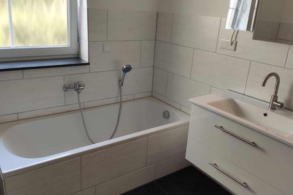 Neue 90 Qm 2-Zimmerwohnung Naehe Koeln Odenthal Exterior foto